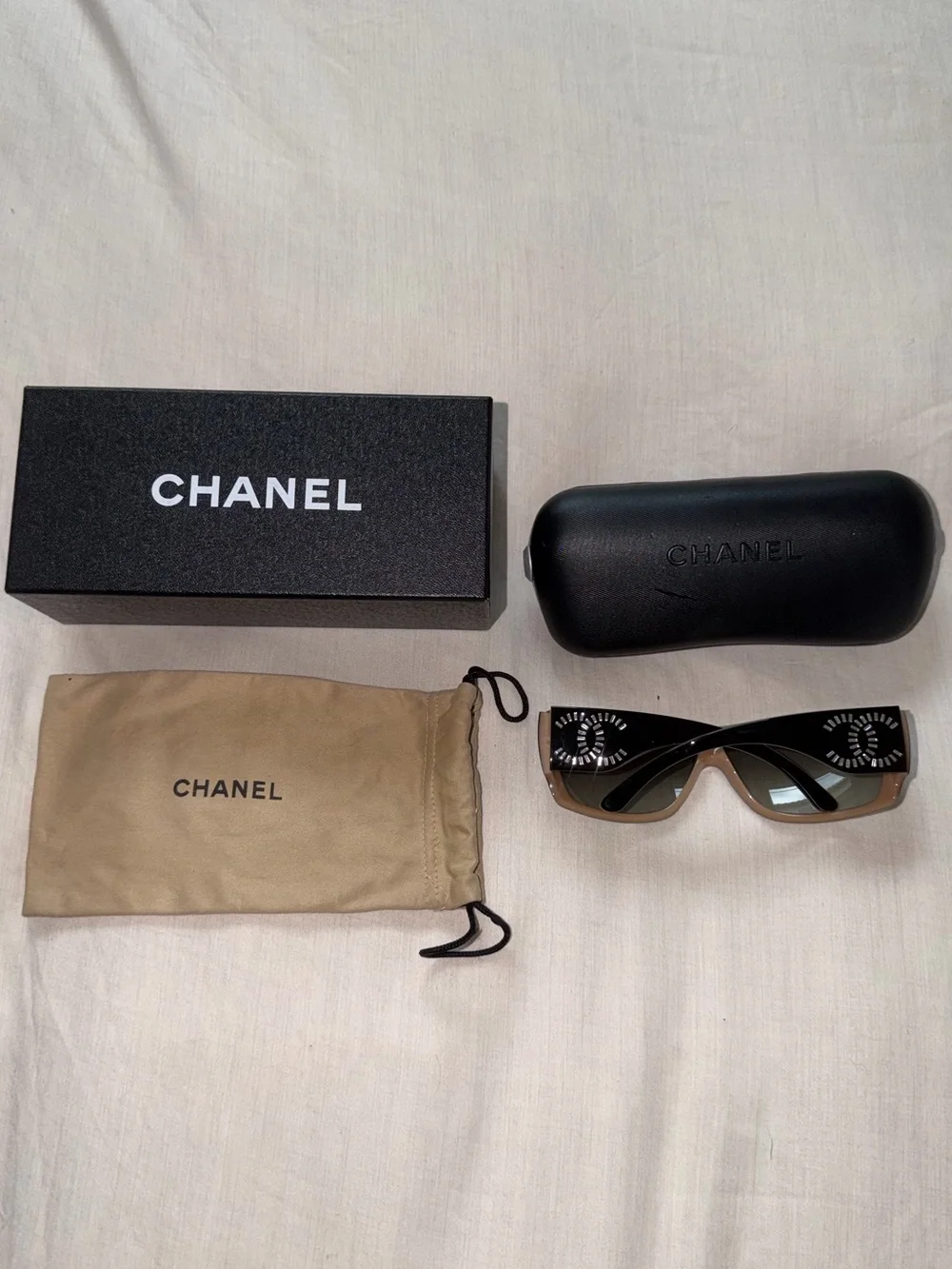 AUTHENTIC VINTAGE CHANEL Crystal sunglasses Black/Beige Baguette